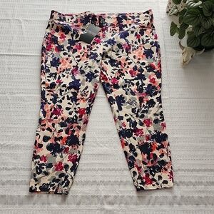 Floral Women's Cropped Pants - Multicolor